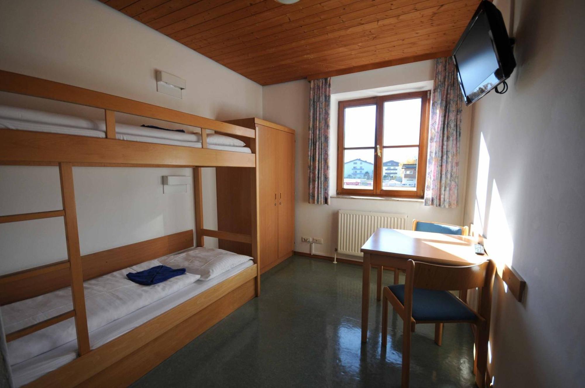 Junges Zell Am Hostel *