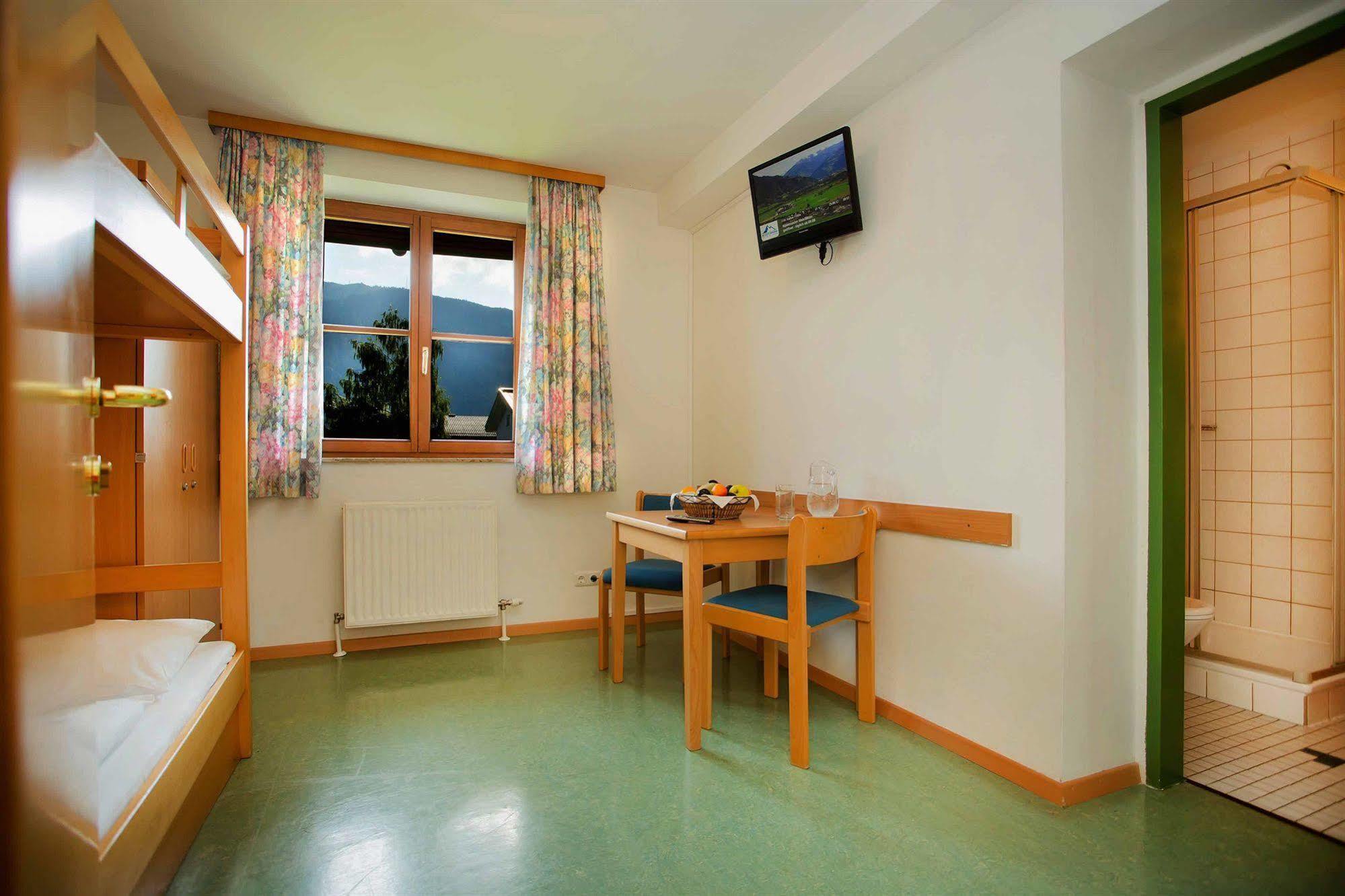 Junges Zell Am *